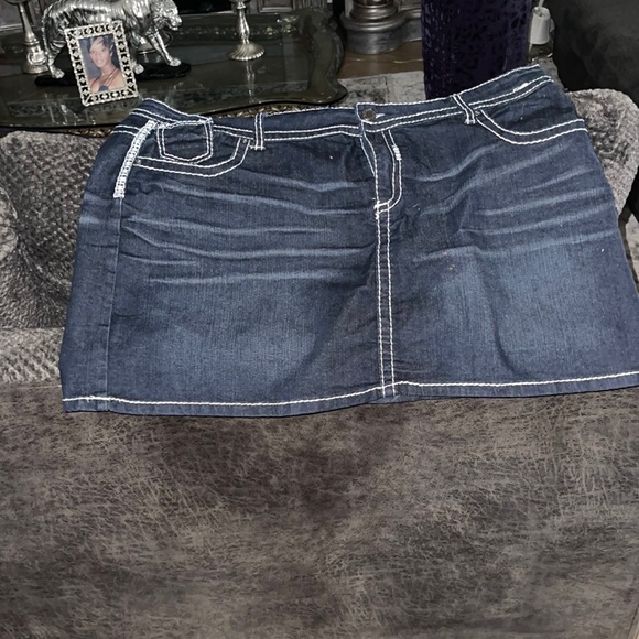 NWOT, Dark Denim Mini! So Cute!!!!! - Picture 1 of 5